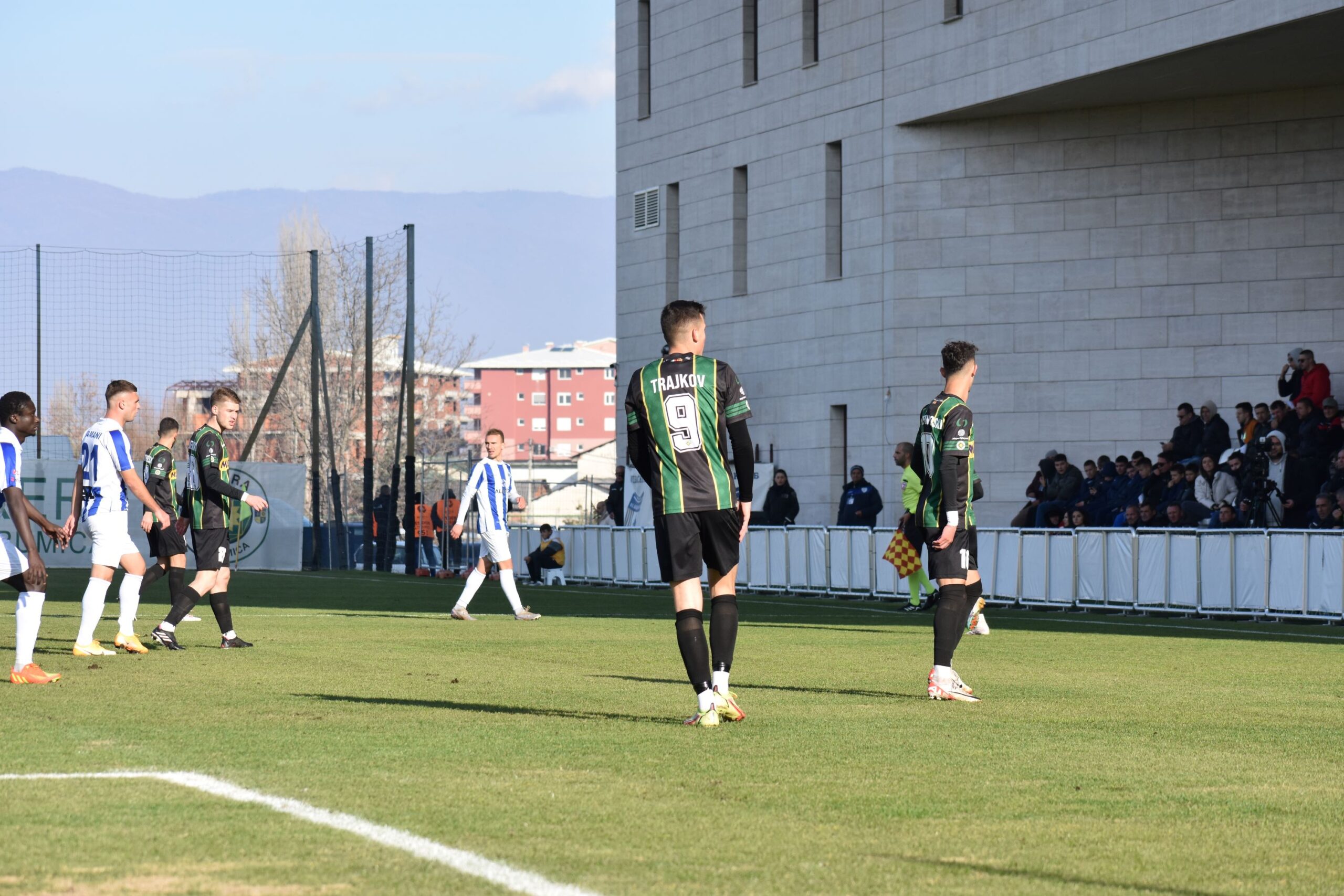 Scopri di più sull'articolo Il Brera Strumica perde l’ultima partita prima della pausa invernale. La capolista Shkupi si impone per 1-0 al Pandev Sport Center